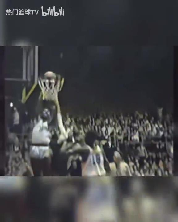 這是怪物嗎？張伯倫高中時期是怎么打球的？校園里的明星！