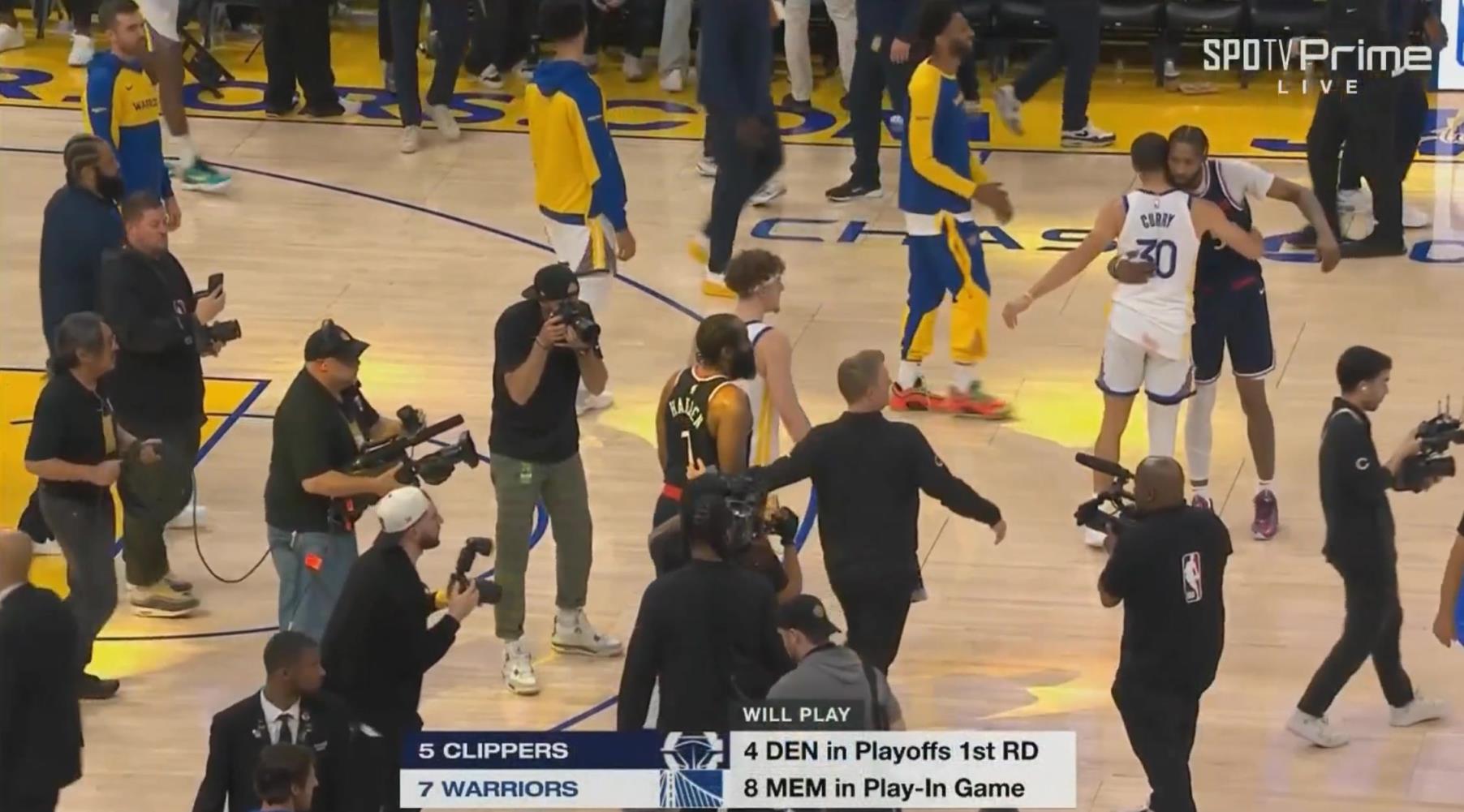 加時賽12分無解表現(xiàn)率隊獲勝！哈登賽后臉上笑容藏不住呀