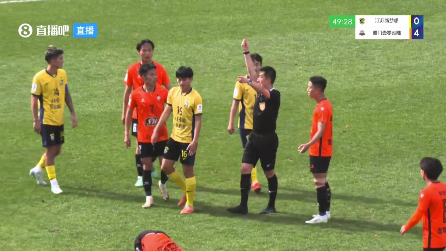 比姆巴佩抬的還高，中冠球員亮鞋釘兇狠蹬踏被裁判直紅驅(qū)逐