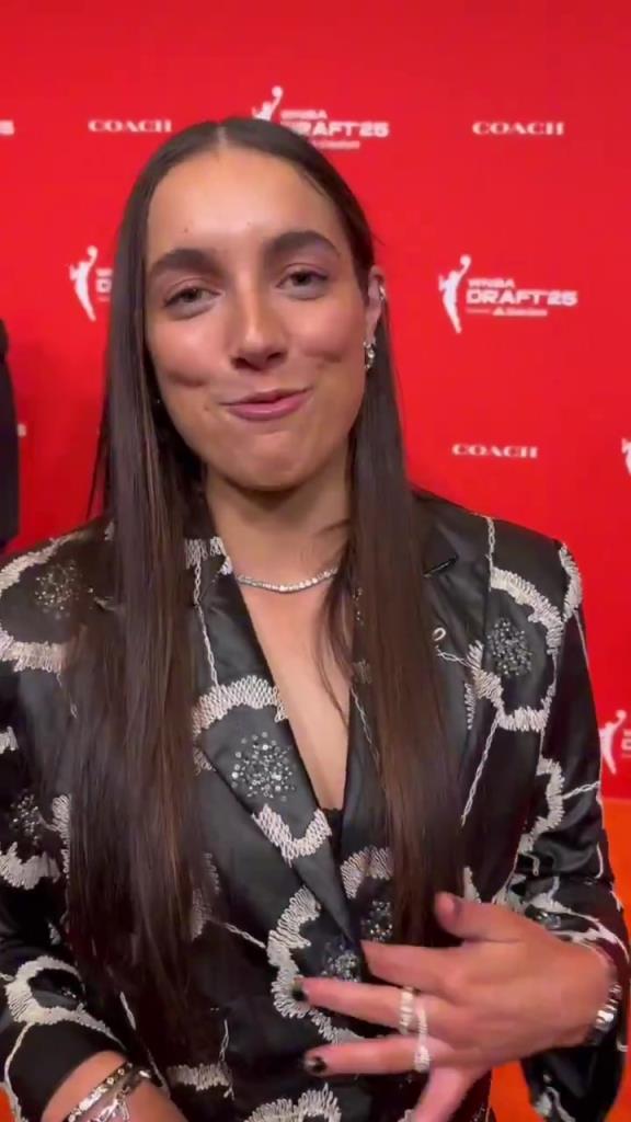 少爺真全能??！威少還幫WNBA新秀妹子們設(shè)計今晚的服裝