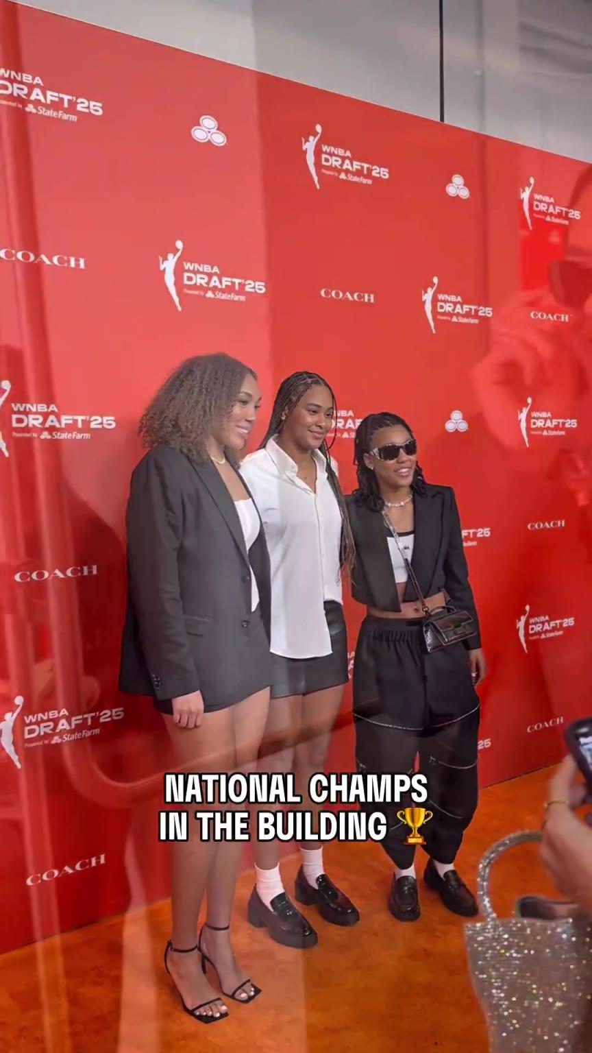 吧友們有喜歡的嗎？WNBA選秀大會上，到處都有靚麗的風(fēng)景線