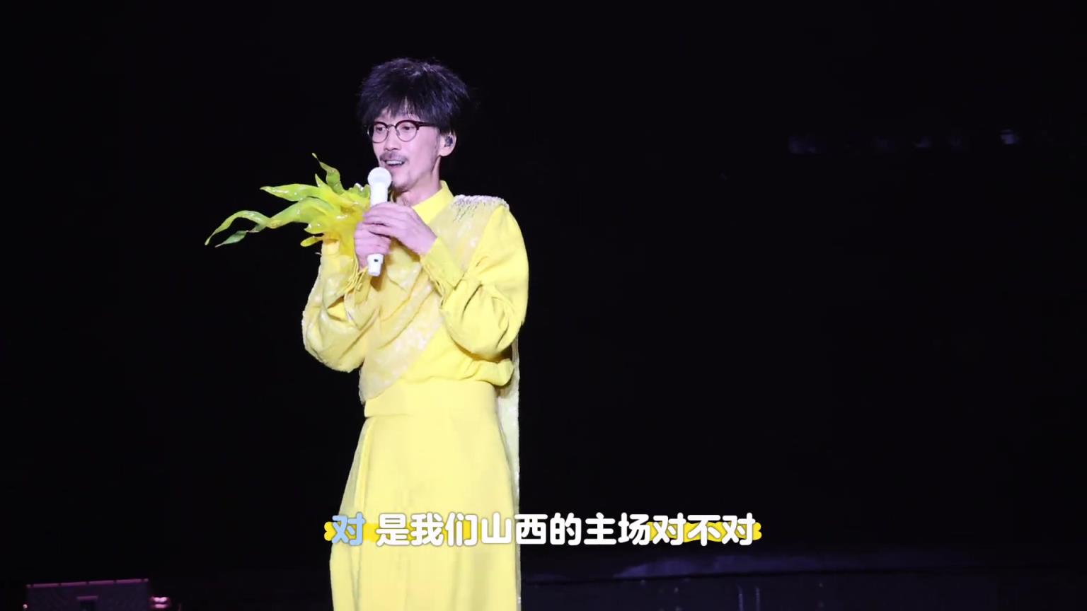 山西鬧他！周傳雄太原演唱會(huì)現(xiàn)場(chǎng)帶領(lǐng)歌迷為山西男籃加油助威