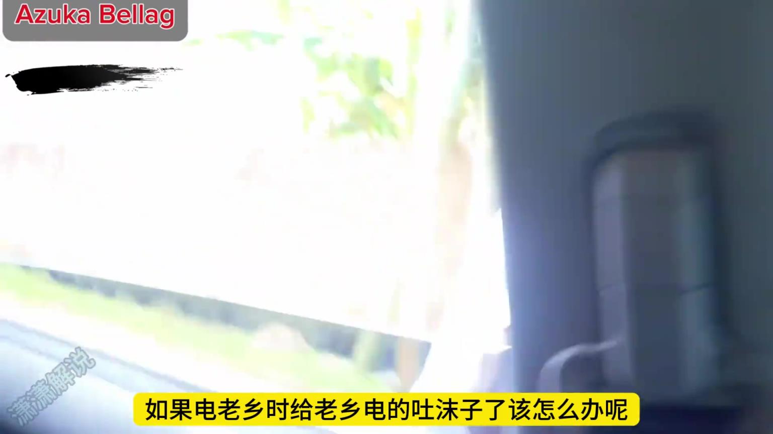 淳樸的阿森納老鄉(xiāng)盯著搶手機，沒料到被黑妹一個電擊棒